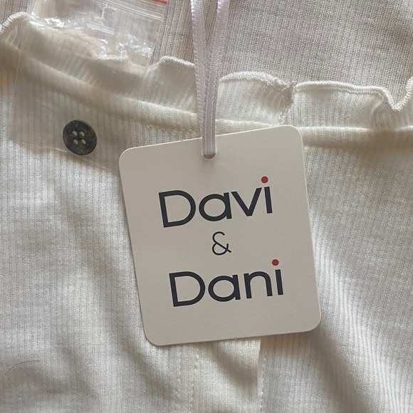 White Ruffled Button-Up Top - Picture 3 of 9